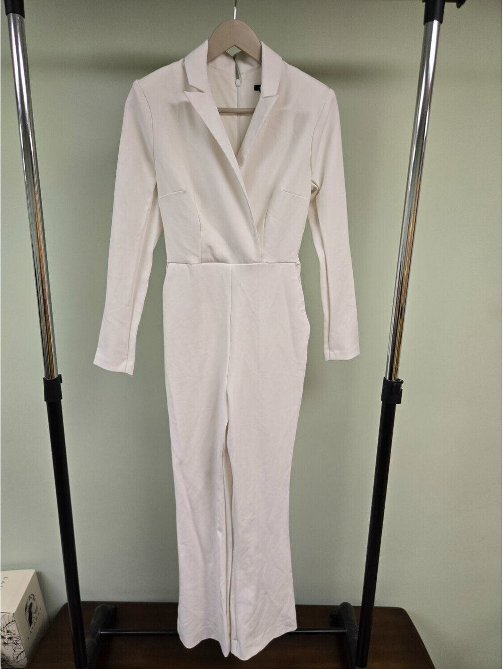 Express Long Sleeve Blazer Jumpsuit Womens Size 0 White V-Neck Collared Slimming